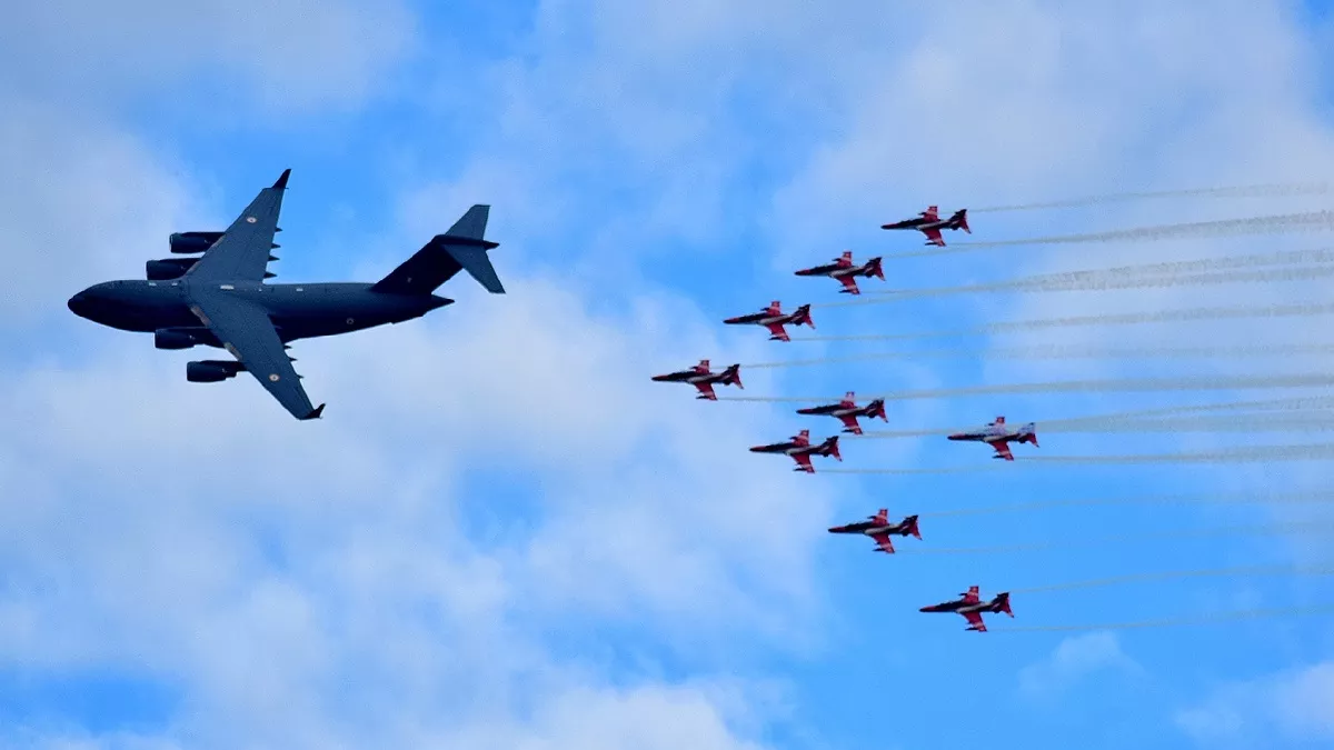 Air Force Day: प्रयागराज में वायु सेना के योद्धाओं की परेड शुरु, आसमान में उड़ान भरेंगे तेजस, मिराज व सुखोई-30