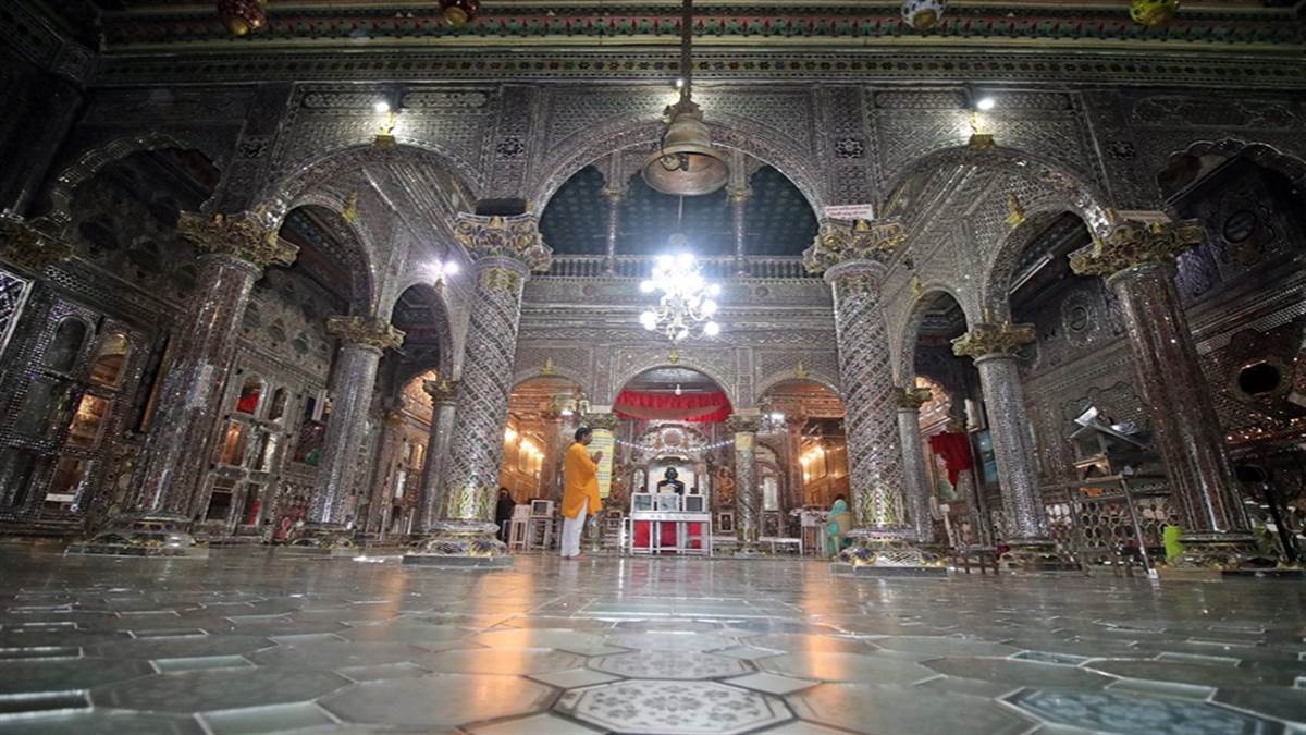 Kanch Mandir Indore: बेल्जियम से मंगवाया रंगीन कांच, जयपुर और ईरान के कारीगरों ने तैयार किया खूबसूरत 'कांच मंदिर'