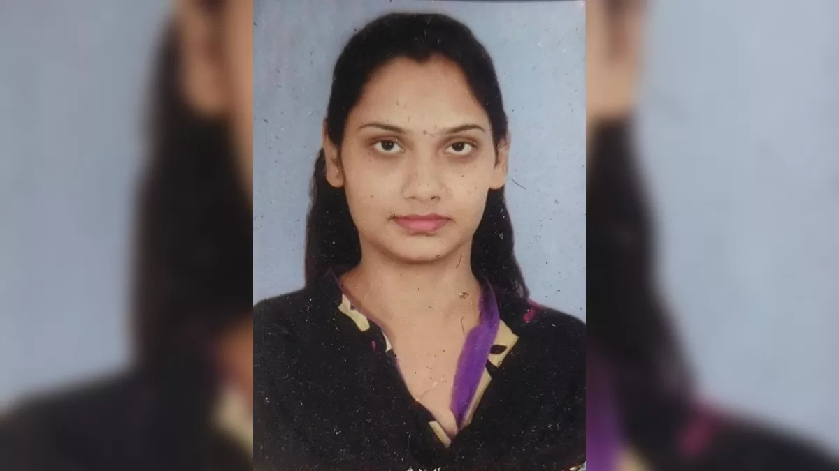Kanpur News: फांसी के फंदे पर लटका कपड़ा कारोबारी की पत्नी का शव, गोद ली बेटी को लेकर था तनाव