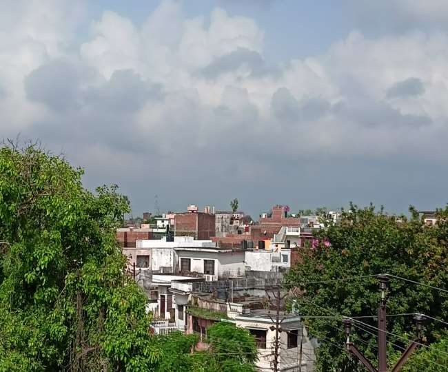 Gorakhpur Weather News: धूप पर भारी पड़ रहीं पुरवा हवाएं, जानें- आगे कैसा रहेगा मौसम का हाल