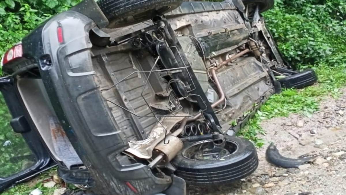 Car Accident in Mandi : दोस्त की जन्मदिन पार्टी से लौट रहे इंटर्न डाक्टर्स की कार खाई में गिरी, एक की मौत व चार घायल