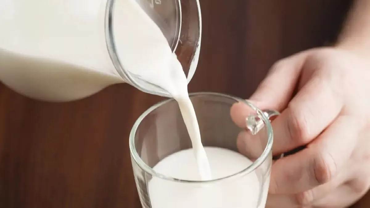 Milk Purity Survey: दिल्ली NCR में हर दूसरा परिवार पी रहा मिलावटी दूध, सर्वे रिपोर्ट में चौंकाने वाले खुलासे