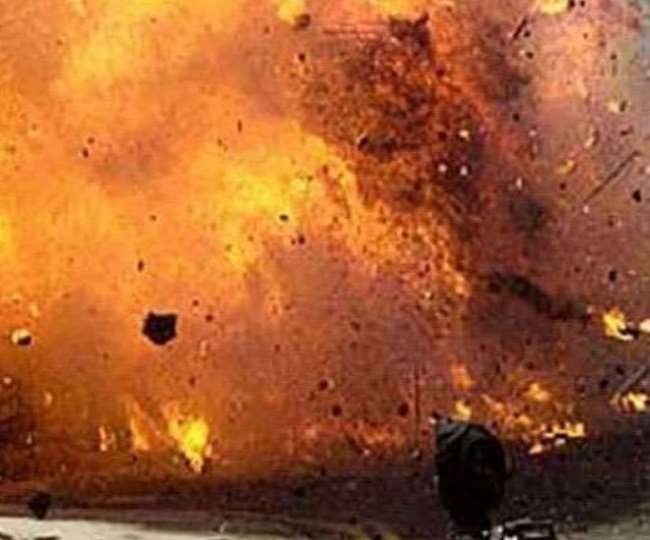 Pakistan Bomb blast: पेशावर में जुमे की नमाज के दौरान मस्जिद में आत्‍मघाती बम धमाका, 30 लोगों की मौत, 80 घायल