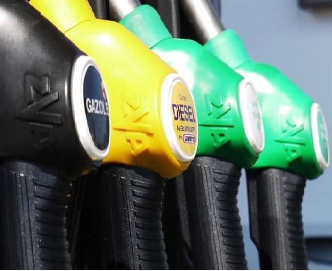 Petrol Diesel Rate: दस दिन में सातवीं बार बढ़ी तेल की कीमतें, दिल्ली में 100 रुपये के पार पहुंचा पेट्रोल
