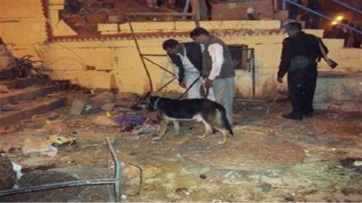 Varanasi Bomb Blast Case: वाराणसी में 2006 में तीन जगह हुए थे बम धमाके, 18 लोगों की हुई थी मौत, जानें गाजियाबाद क्यों ट्रांसफर हुआ था मामला