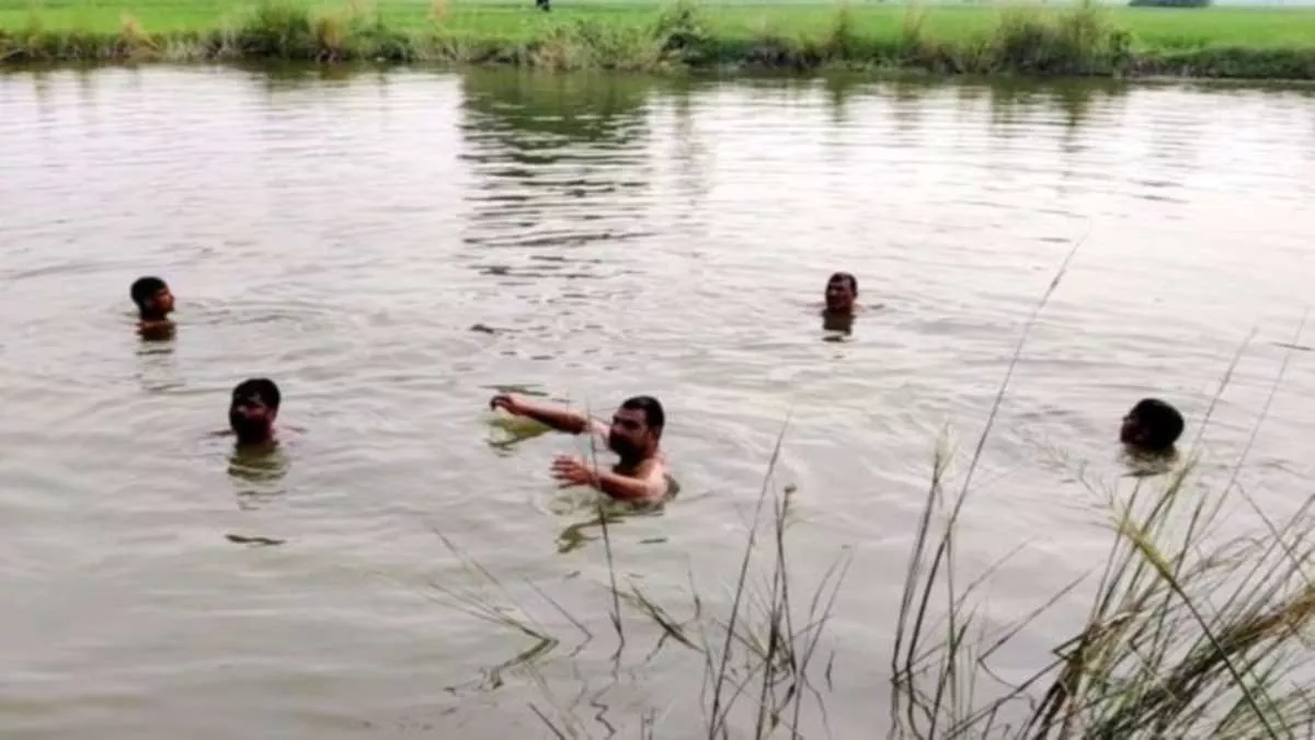 Bareilly: बेरहम माता-पिता ने दो दिन की मासूम को तालाब में फेंका, गांव वालों ने बचाया
