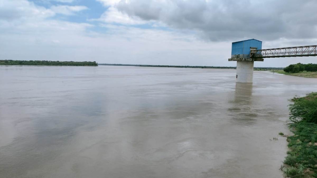 Flood in Chambal: राहत की खबर, घटने लगा चंबल नदी का जल स्तर, पढ़ें हर घंटे कितना कम हो रहा पानी