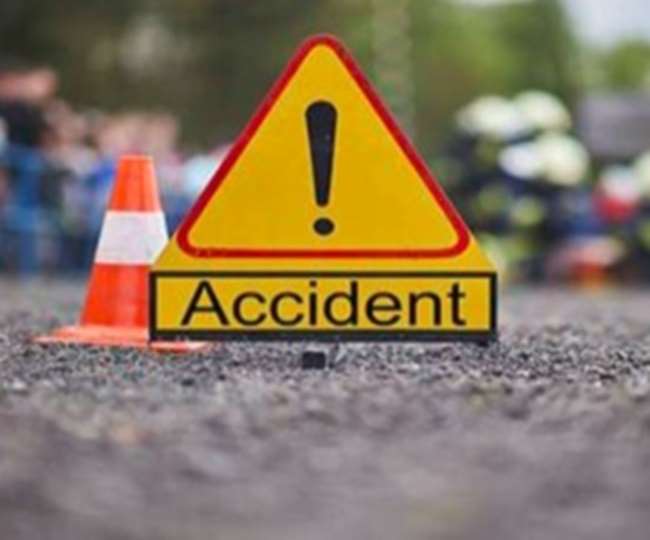 Road Accident: आगरा में सीओ की गाड़ी हुई अनियंत्रित, कार में मारी टक्कर