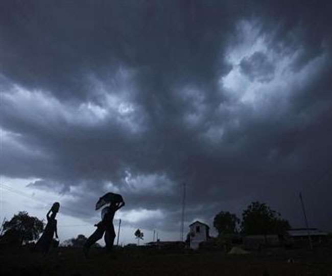Weather Updates: दिल्ली-एनसीआर में छाए बादल, देश के इन हिस्सों में आज होगी जमकर बारिश, जारी हुआ अलर्ट