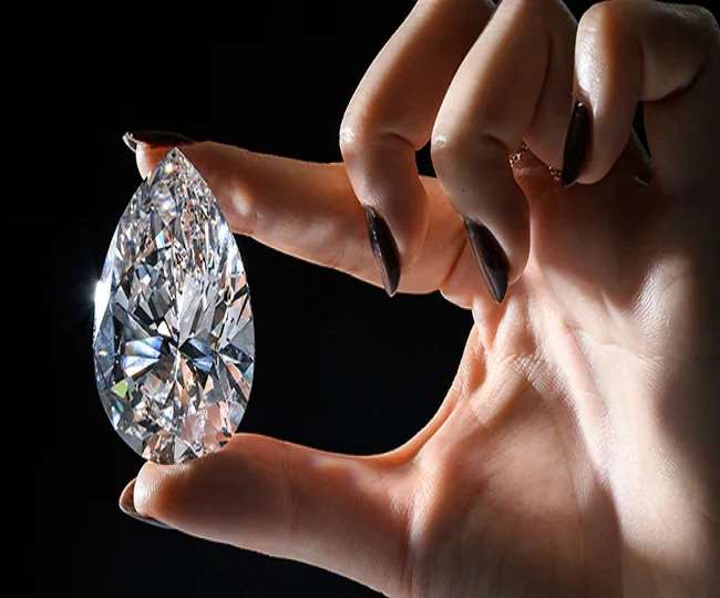 Biggest White Diamond: दुनिया का सबसे बड़ा सफेद हीरा हुआ नीलाम, इसकी कीमत और खासियत जानकर रह जाएंगे दंग