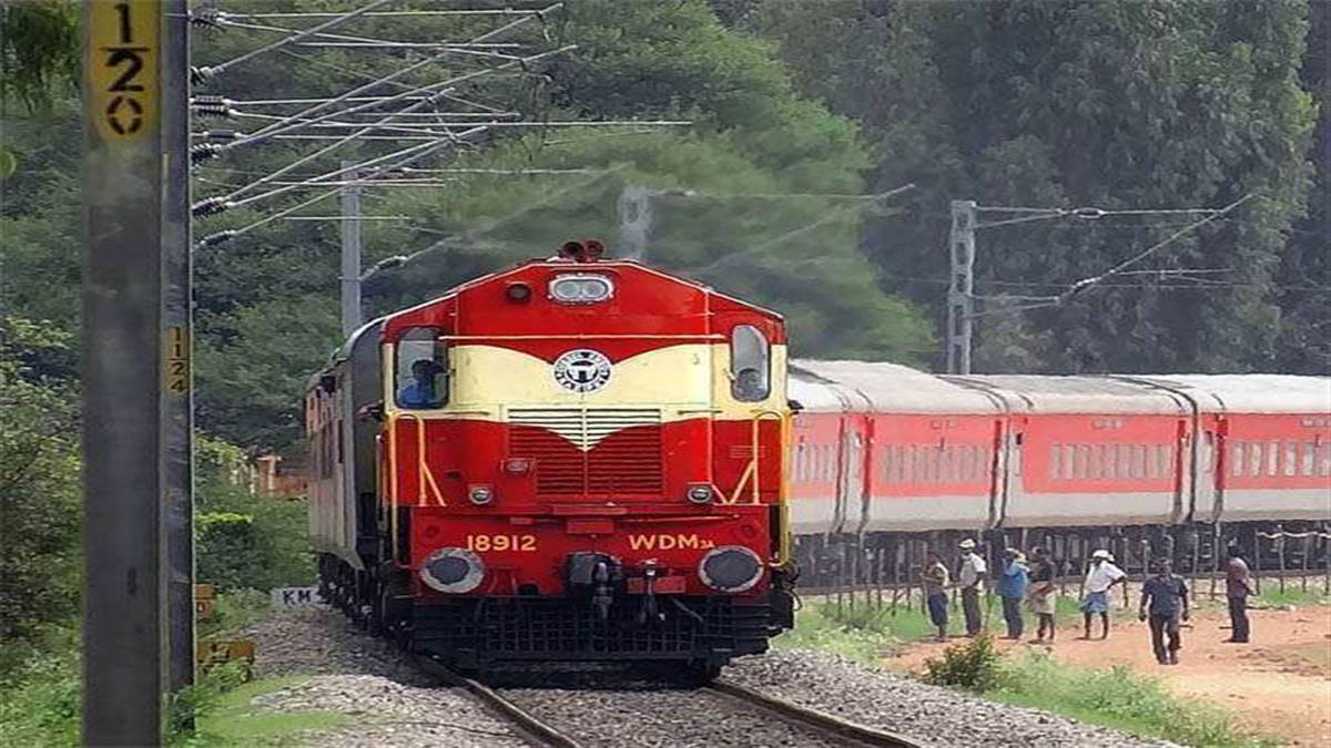 Indian Railway: रेल यात्रियों के लिए खुशखबरी, एक महीने में बुक कर सकेंगे 24 टिकट; बस करना होगा ये आसान काम
