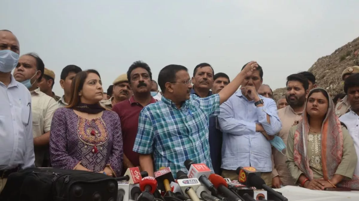 Delhi: सीएम केजरीवाल बोले- अगले वर्ष मार्च-अप्रैल तक भलस्वा लैंडफिल साइट से कूड़े को हटाने का लक्ष्य
