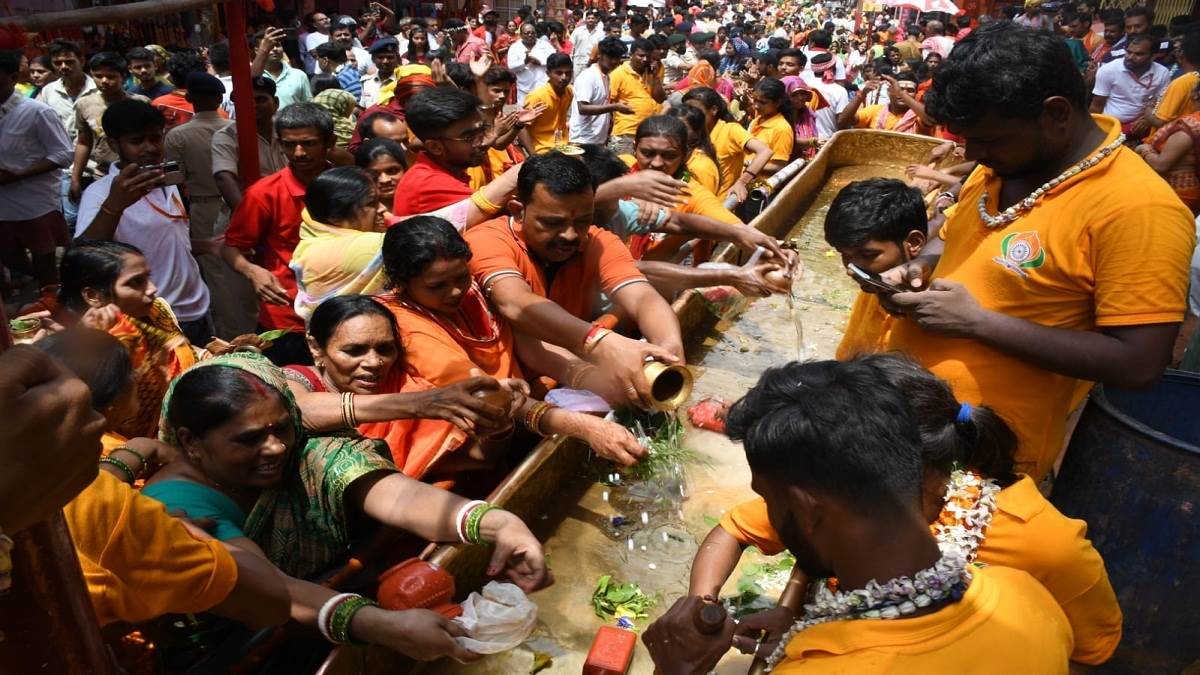 सावन की पहली सोमवारी पर हर-हर महादेव के जयकारे से शिवमय हुआ उत्तर बिहार, मंदिर में उमड़ी भक्तों की भीड़