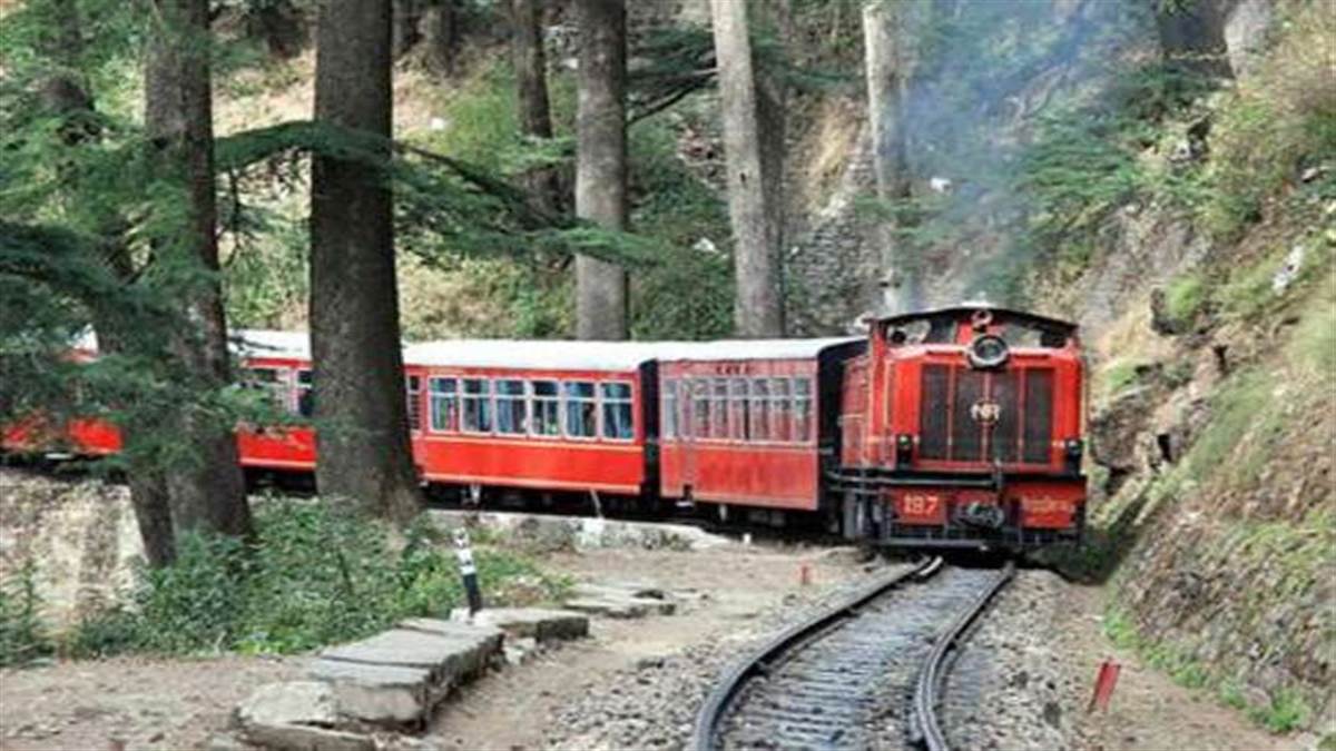 Kalka-Shimla Toy Train: ऐतिहासिक कालका-शिमला ट्वाय ट्रेन की गति बढ़ाने की योजना ठंडे बस्ते में: सूत्र