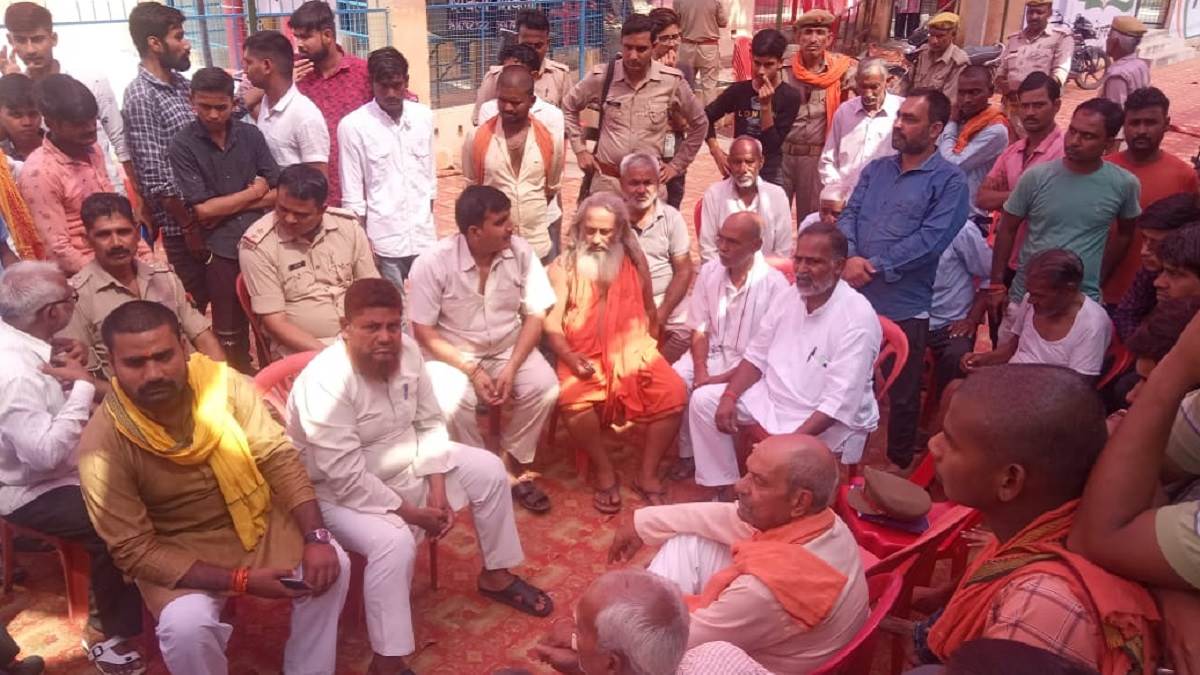 कानपुर देहात : एसडीएम ने बीच में बंद कराई 210 साल पुरानी रामलीला तो साकेत मंदिर के महंत ने त्यागा अन्न-जल