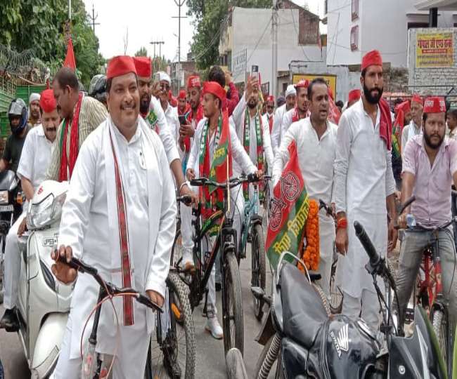 सपाइयों ने निकाली साइकिल रैली, बेकारी और भ्रष्‍टाचार के खिलाफ भरी हुंकार
