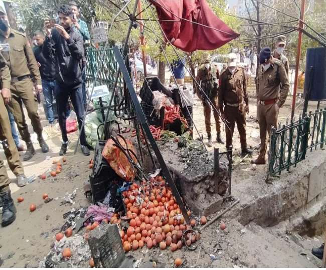 जम्मू-कश्मीर: ऊधमपुर में विस्फोट, एक की मौत-14 घायल, सेना-पुलिस के अधिकारी घटनास्थल पर पहुंचे