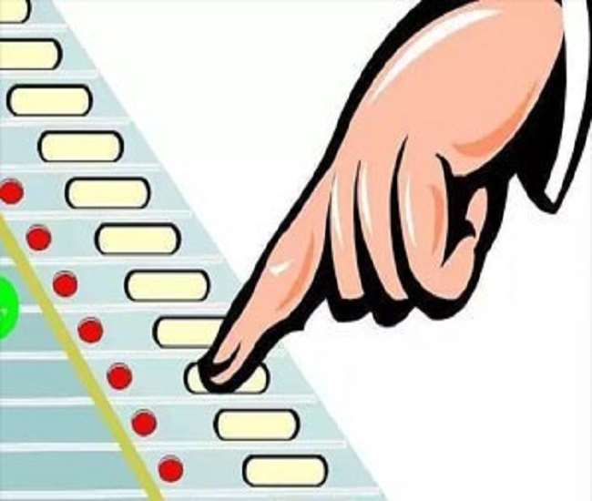 त्रिस्‍तरीय पंचायत उप चुनाव : अलीगढ़ में दो प्रधान व सात सदस्यों के लिए मतदान जारी, दिन चढ़ने के साथ बढ़़ रहा मतदान का प्रतिशत
