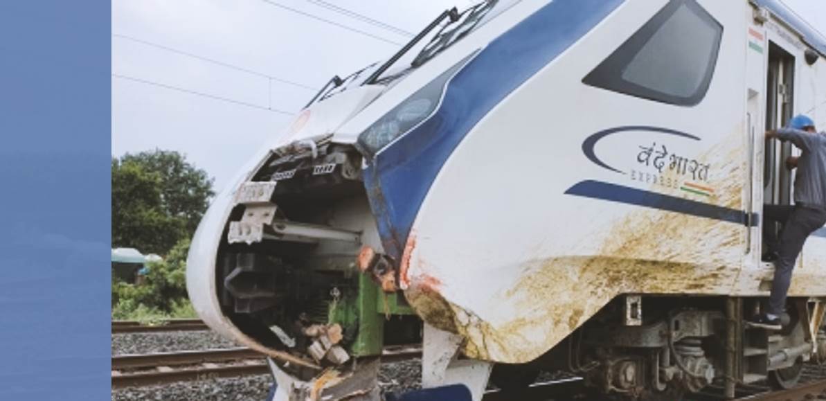 Vande Bharat Accident : वंदे भारत ट्रेन से टकराया बैल, 15 मिनट तक रुका रहा सफर