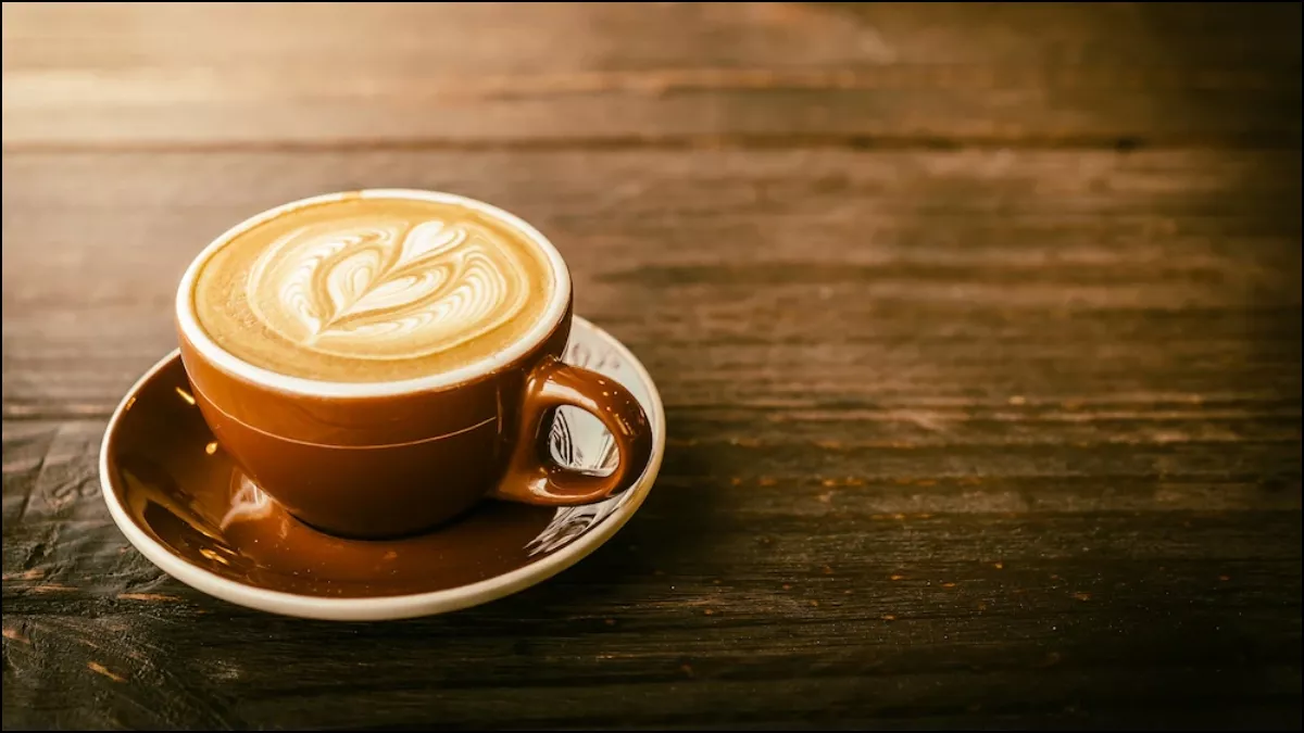 Coffee Side Effects: कॉफी लवर्स पर भारी पड़ सकती है उनकी यह लत, वक्त रहते हो जाएं सावधान