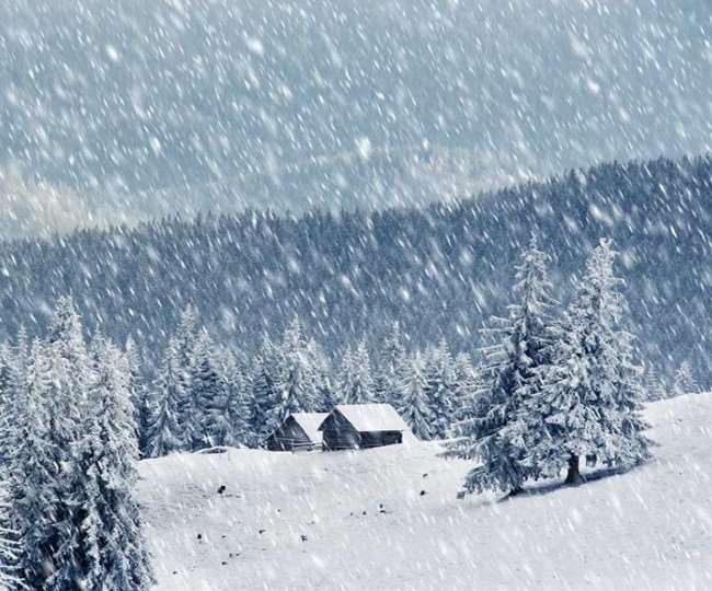 Himachal Weather Update : बढ़ती गर्मी के बीच रोहतांग, शिंकुला व बारालाचा दर्रे में गिरी चार इंच बर्फ, तपिश से मिली राहत