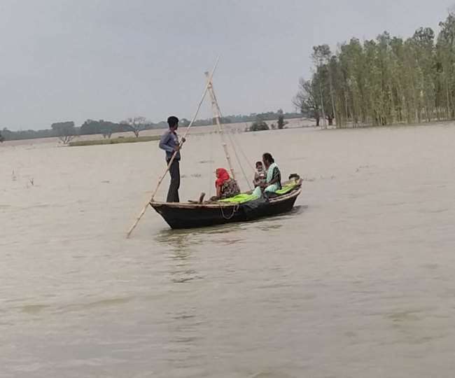 Flood News: भारी बारिश के बाद गुजरात, ओडिशा समेत कई राज्यों में बाढ़ की मार, ट्रेन सेवाएं प्रभावित