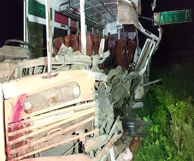Big Bus Accident in Etawah : तेज रफ्तार रोडवेज बस खड़े ट्रक से टकराई, दो की मौत, 36 घायल