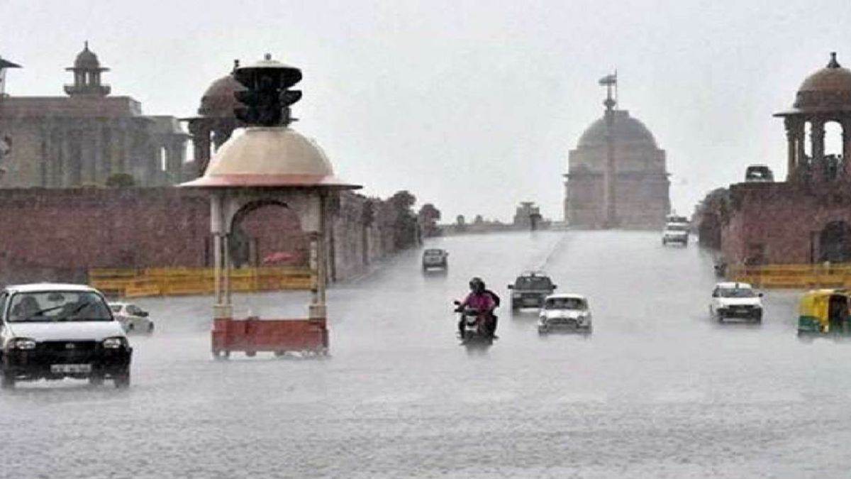 Weather Update: दिल्ली-NCR के कई इलाकों में तेज बारिश, उमस भरी गर्मी से मिली लोगों को राहत