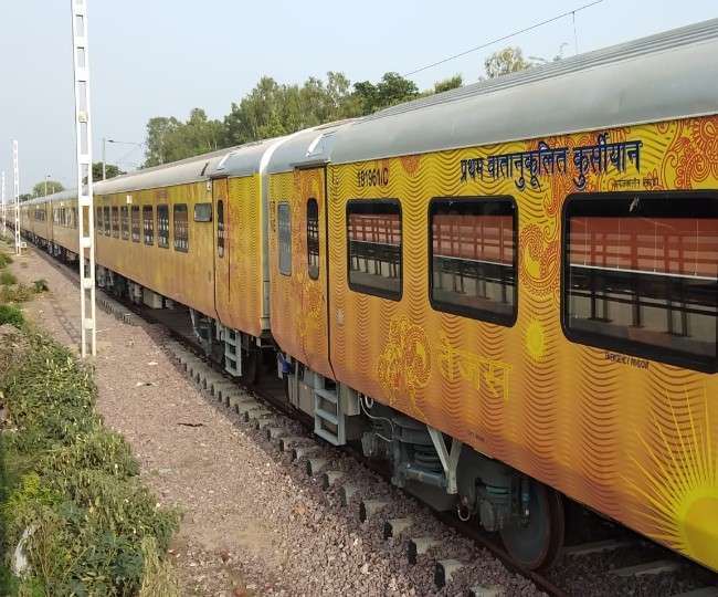 नीलगाय से टकराई Tejas Rajdhani Express; इंजन और बोगियां क्षतिग्रस्त, बाल-बाल बचे यात्री