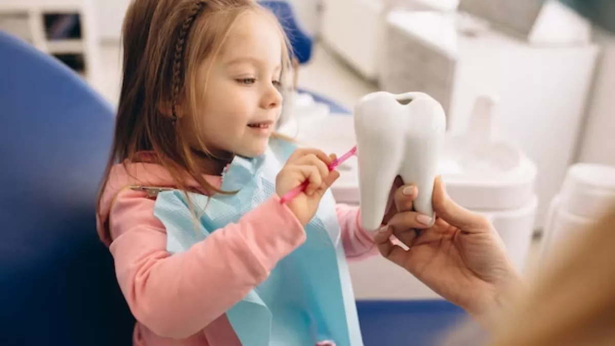 Kids Dental Care: बच्चों को शुरुआत से ही सिखाएं मौखिक स्वच्छता की आदत, ये टिप्स करेंगे आपकी मदद