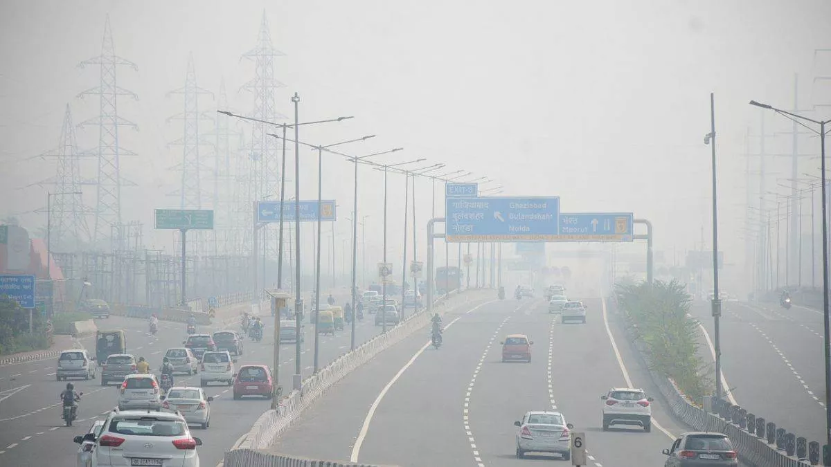 Delhi Pollution: दिल्ली में प्रदूषण को लेकर पाबंदियां हटी, वर्क फ्राम होम खत्म; बच्चों के स्कूल खोलने का ऐलान