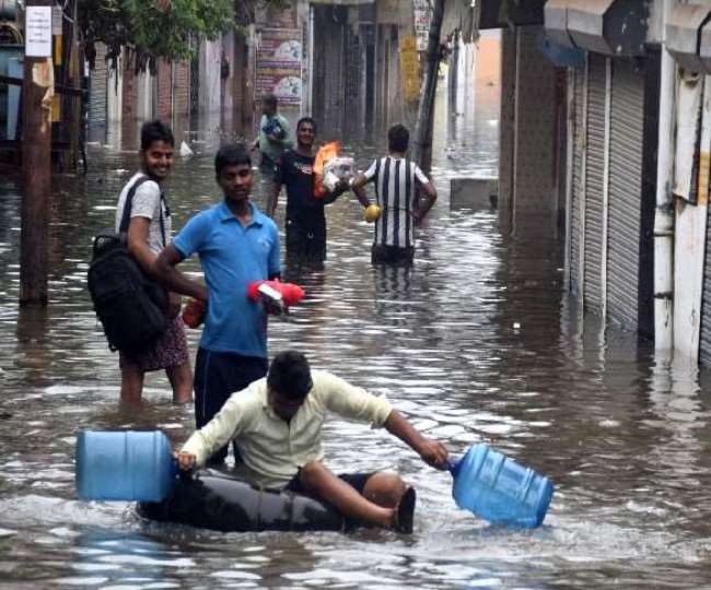 बारिश से देवरिया में शहर से लेकर गांव तक भारी तबाही, जलभराव से बढ़ी मुश्किलें, लोग परेशान