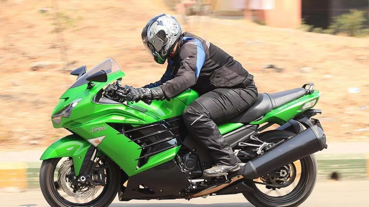 John Abraham की फेवरेट मोटरसाइकिलों में से है Kawasaki Ninja ZX-14R, फीचर्स देख आप भी हो जाएंगे इसके दीवाने