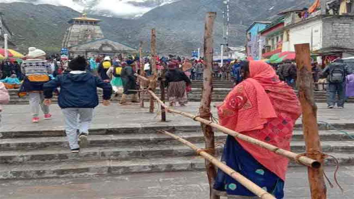Kedarnath Dham Yatra: बारिश के कारण रोकी गई केदारनाथ यात्रा, सुरक्षित पड़ावों पर रोके गए 10 हजार तीर्थयात्री