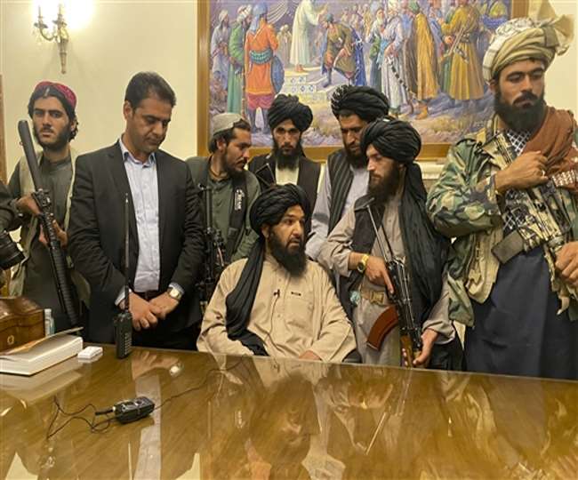 तालिबान की यूएस को चेतावनी, कहा- अब किसी अफगानी पेशेवरों को देश से बाहर जाने की नहीं देंगे इजाजत