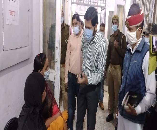 Pilibhit DM Inspection : पीलीभीत डीएम का जिला अस्पताल में छापा, तीन चिकित्सक मिले गैर हाजिर