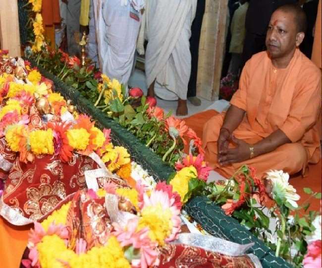 रामकाज में हनुमान की तरह लगे CM योगी आदित्यनाथ, मंदिर भूमि पूजन के एक साल पूरे होने पर फिर पहुंचेंगे अयोध्या