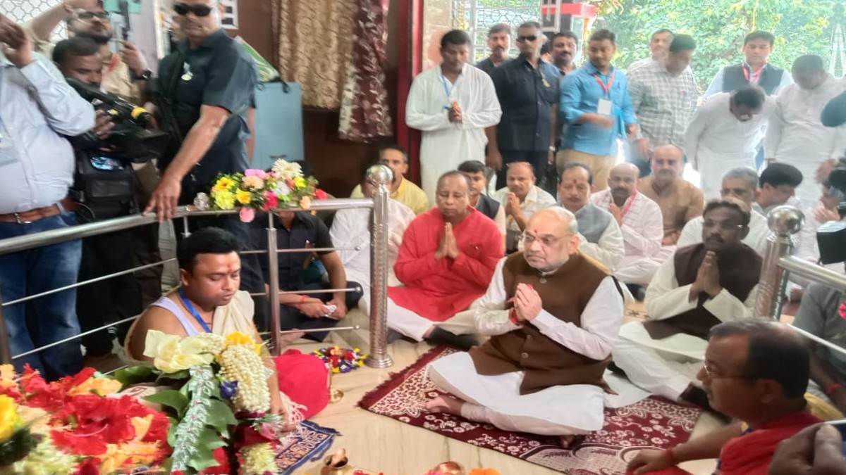 Amit Shah in Kishanganj: बिहार में दूसरे दिन एक मिनट के लिए भी खाली नहीं गृह मंत्री, मां की पूजा करने के बाद करेंगे 'मैराथन'