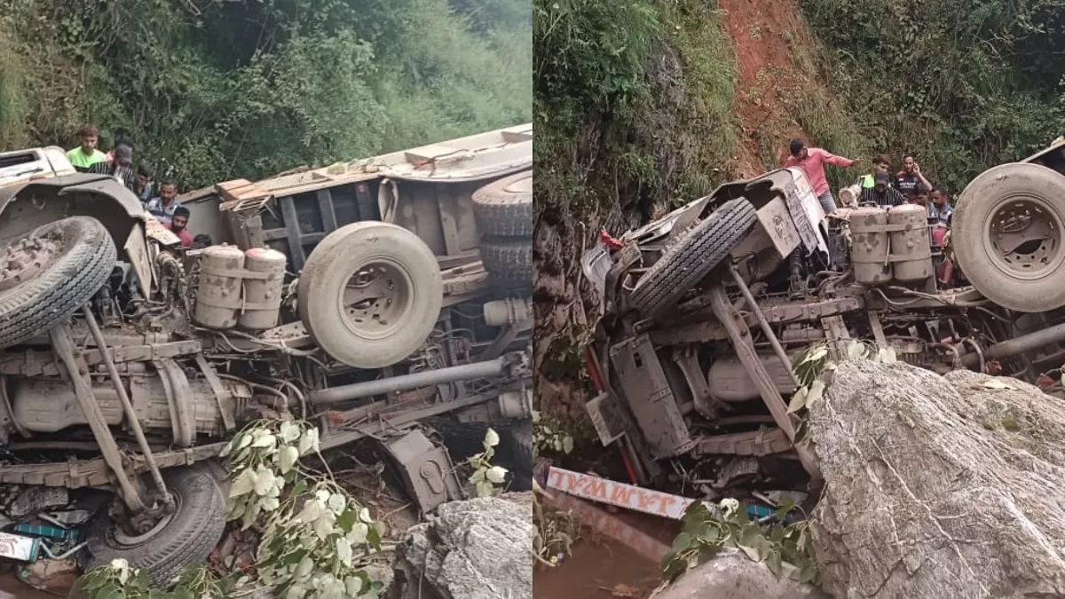 Accident in Jammu: उधमपुर में दर्दनाक हादसा, डंपर सड़क से फिसलकर खाई में गिरा; तीन लोगों की मौत और एक घायल