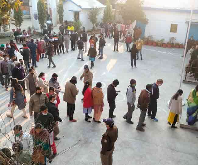 LIVE Uttarakhand Election 2022 Voting: उत्‍तराखंड विधानसभा चुनाव के लिए वोटिंग जारी, सुबह नौ बजे तक सिर्फ 5.15 प्रतिशत मतदान