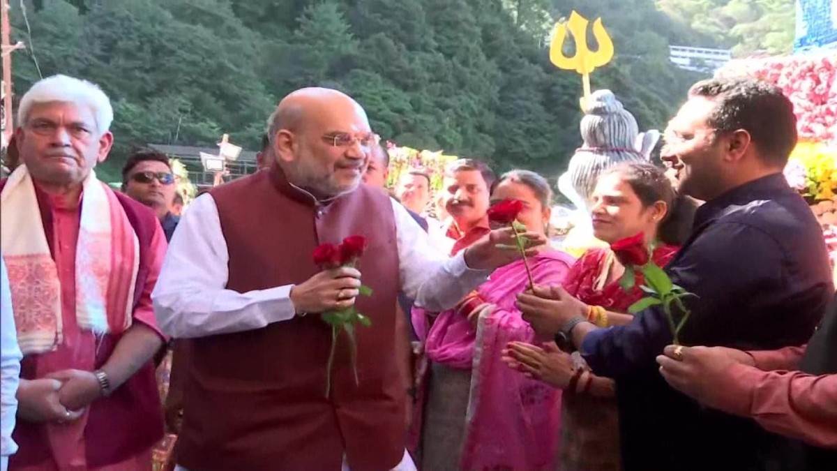 Amit Shah In Jammu : माता वैष्णो देवी के दर्शन करने के बाद राजौरी रवाना हुए गृहमंत्री अमित शाह