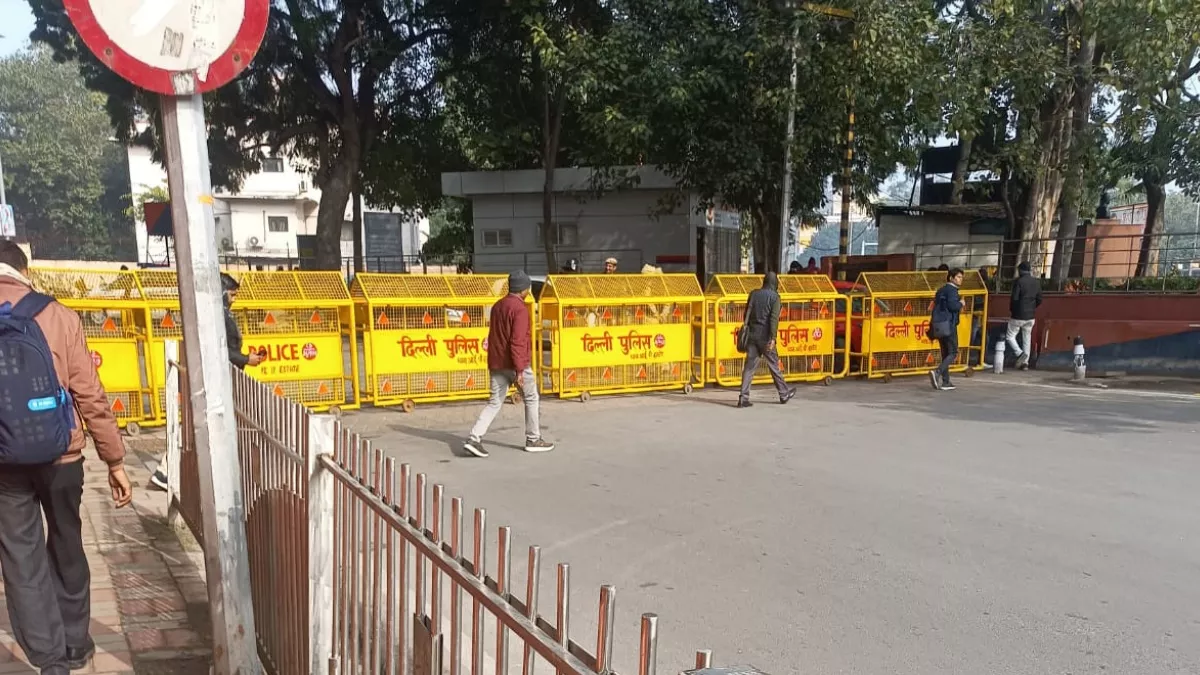 दिल्ली में AAP ने खोला बीजेपी के खिलाफ मोर्चा, प्रदर्शन के चलते सिंघु बॉर्डर पर हिरासत में लिए गए 25 कार्यकर्ता