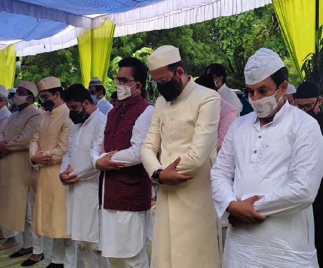 Eid-ul-Adha 2021: यूपी में लोगों ने पढ़ी बकरीद की नमाज, सीएम योगी आदित्यनाथ ने दी शुभकामनाएं