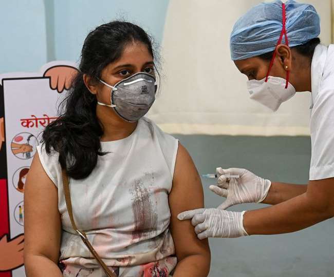 केरल में आज से सामूहिक टीकाकरण, HC ने पूछा- वैक्सीन केंद्रों के बाहर भीड़ कम करने के लिए क्या कदम उठाए गए?