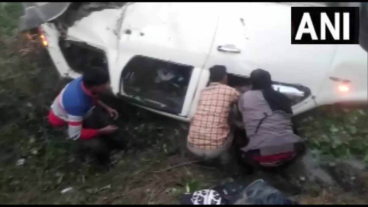 Road Accident in Lakhimpur: लखीमपुर में बड़ा सड़क हादसा, कार पलटने से पांच लोगों की मौके पर ही मौत