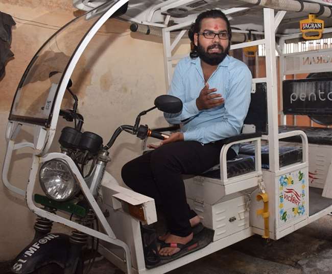 प्रतिभा किसी की मोहताज नहीं होती.., कानपुर के ई-रिक्शा चलाने वाले विरल पर सटीक बैठती हैं ये लाइनें