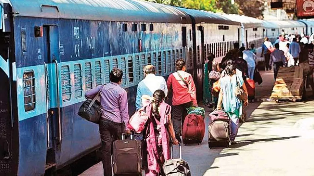 Train News: दीपावली पर ट्रेनों में वेटिंग 250 पार, आप भी कर रहे हैं घर आने की तैयारी तो होगी मुश्किल